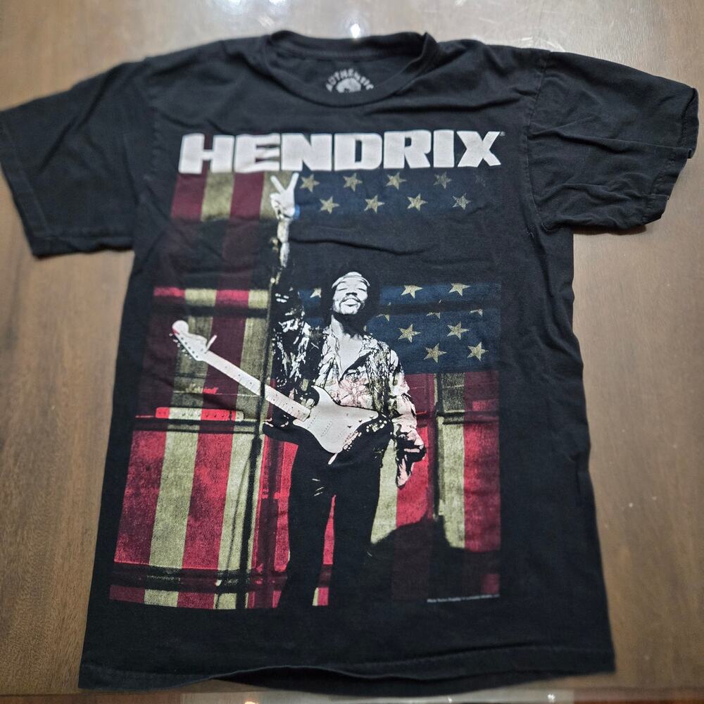 Vintage Jimi Hendrix Peace Flag Tee 🎸Rock out in this classic small unisex